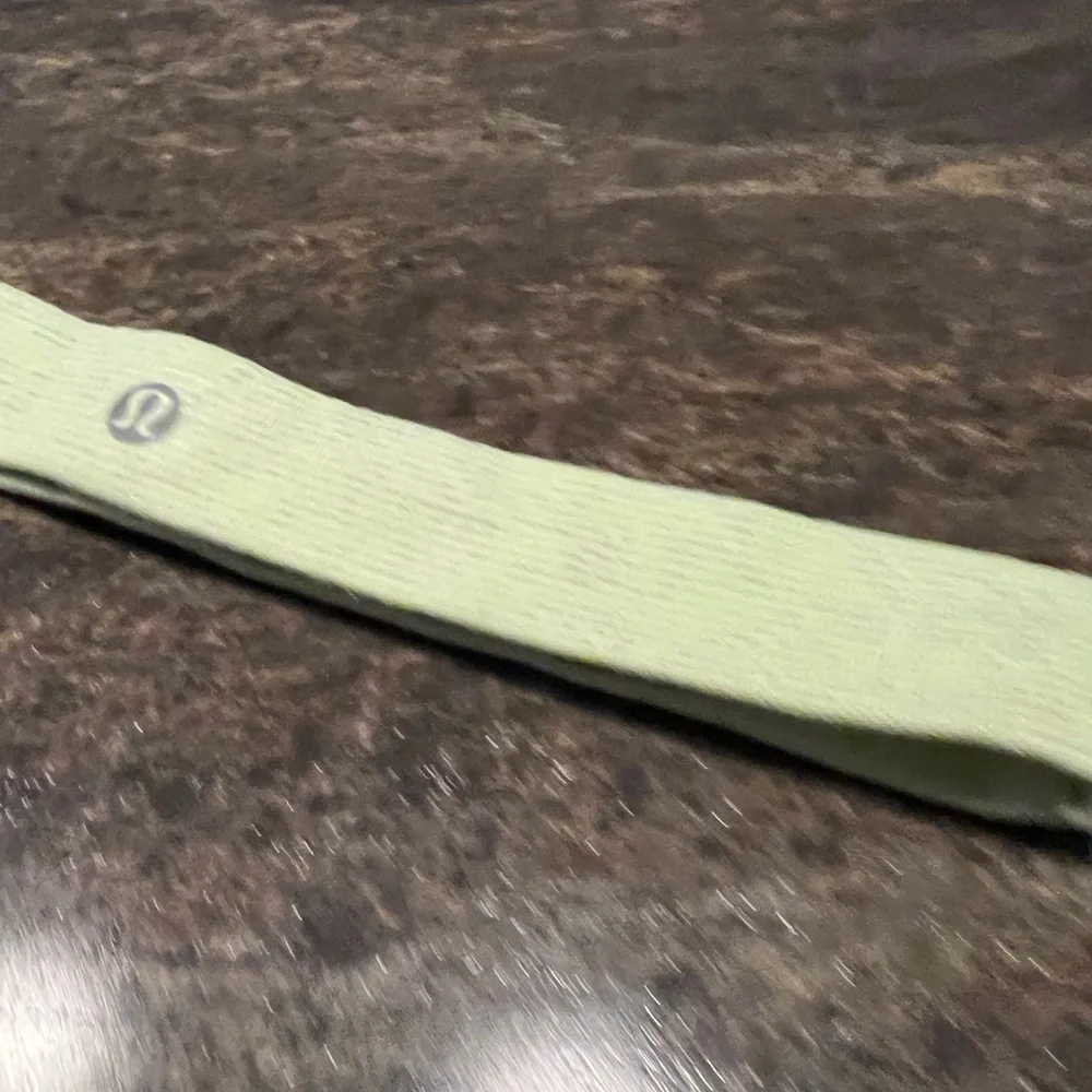 Lululemon Cardio Cross Trainer Headband Heathered Clear Mint
